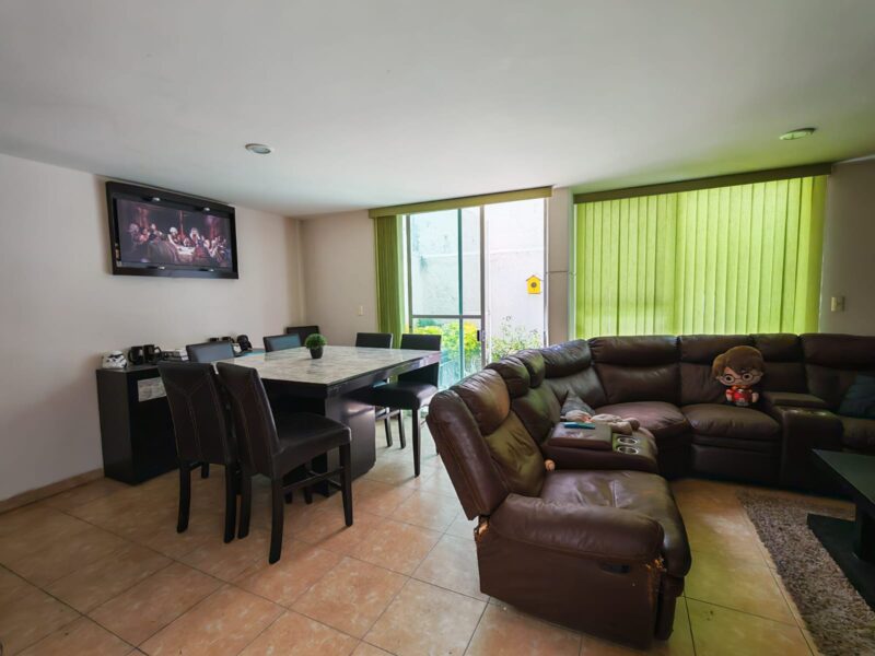 Casa de uso en venta Zona “CIUDAD UNIVERSITARIA”
