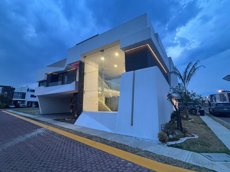 RESIDENCIA EN LA ANTIGUA CEMENTERA”