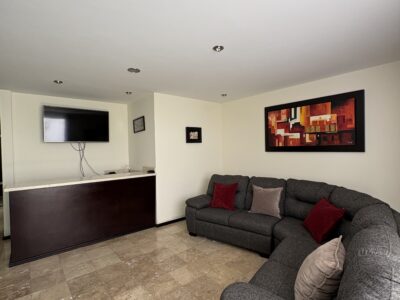 Amplia casa de uso en Venta “LA RIVIERA RESIDENCIAL”