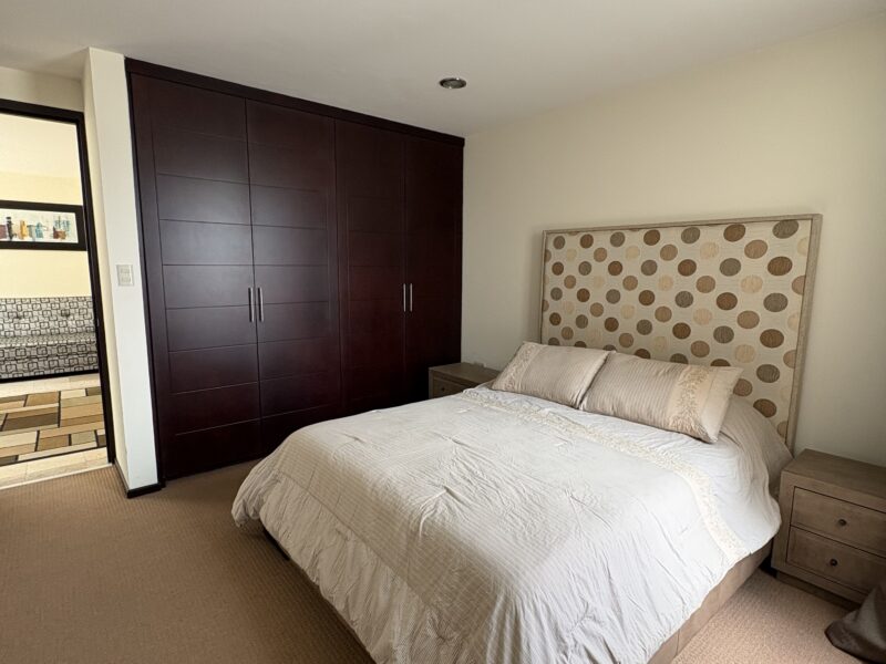 Amplia casa de uso en Venta “LA RIVIERA RESIDENCIAL”