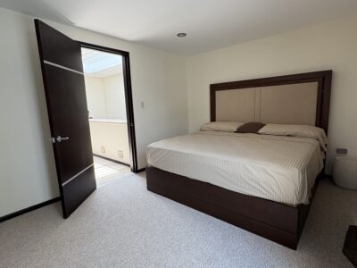 Amplia casa de uso en Venta “LA RIVIERA RESIDENCIAL”