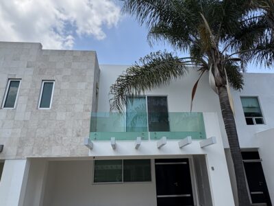 Amplia casa de uso en Venta “LA RIVIERA RESIDENCIAL”