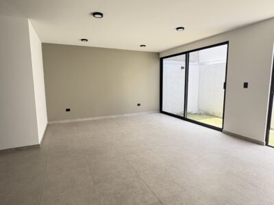 Amplia Casa en PRE Venta “LA ANTIGUA CEMENTERA “