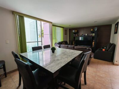 Casa de uso en venta Zona “CIUDAD UNIVERSITARIA”