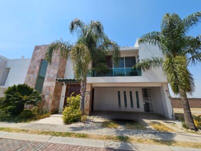 Residencia en Venta Fraccionamiento La Antigua Cementera